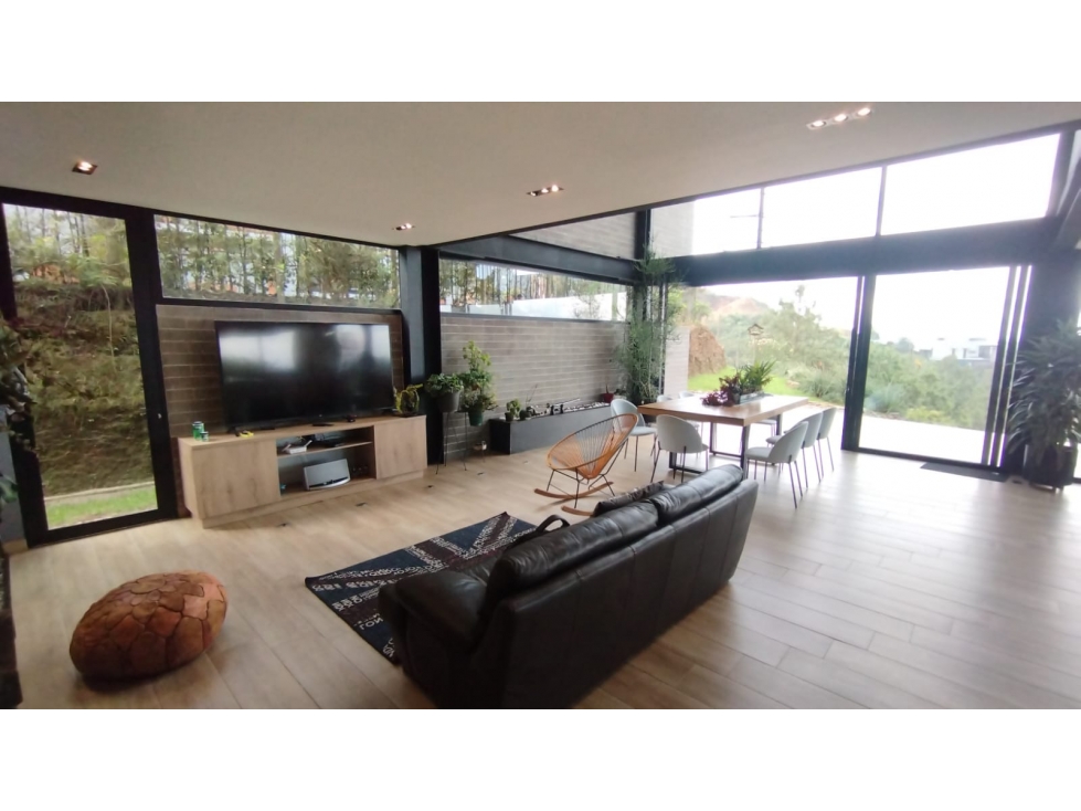 Venta de Casa de Lujo Moderna en Envigado Alto del Escobero — foto 6
