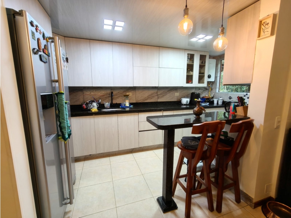 Venta casa de 3 niveles en Envigado, sector Cumbres — foto 5
