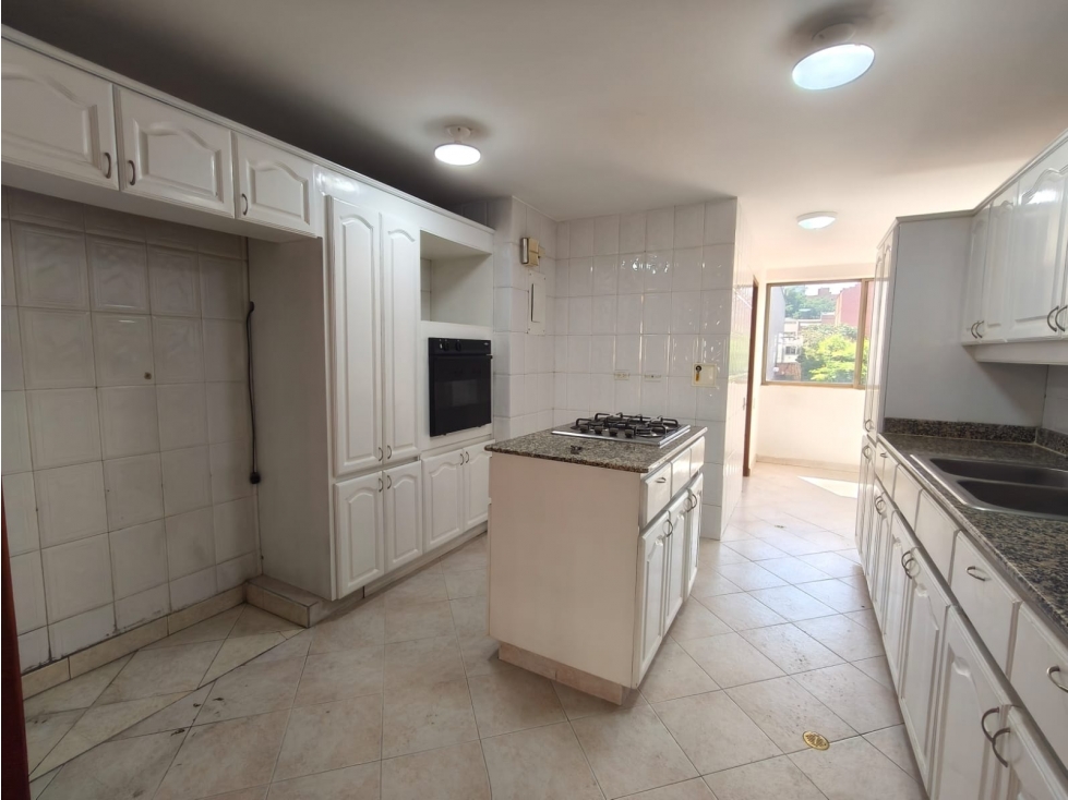 Apartamento Tradicional para Remodelar en Venta, Medellín, Laureles. — foto 6