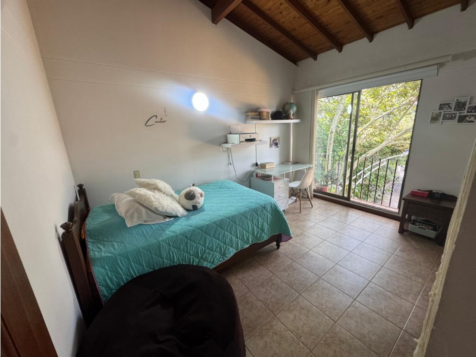 Venta casa de 3 niveles en Envigado, sector Loma del Chocho — foto 6