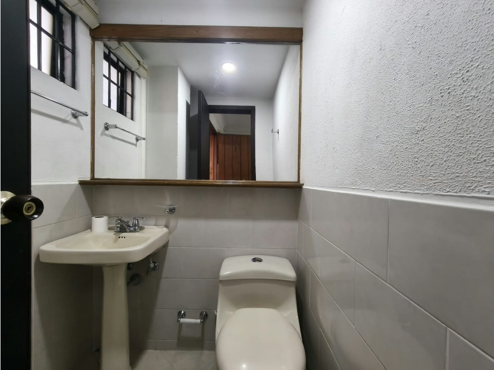 APARTAMENTO DÚPLEX en Venta, Medellín, El Poblado, San Lucas. — foto 4