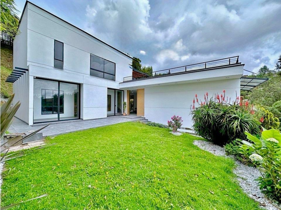 Venta casa campestre semi amoblada en Envigado, Loma del Escobero
