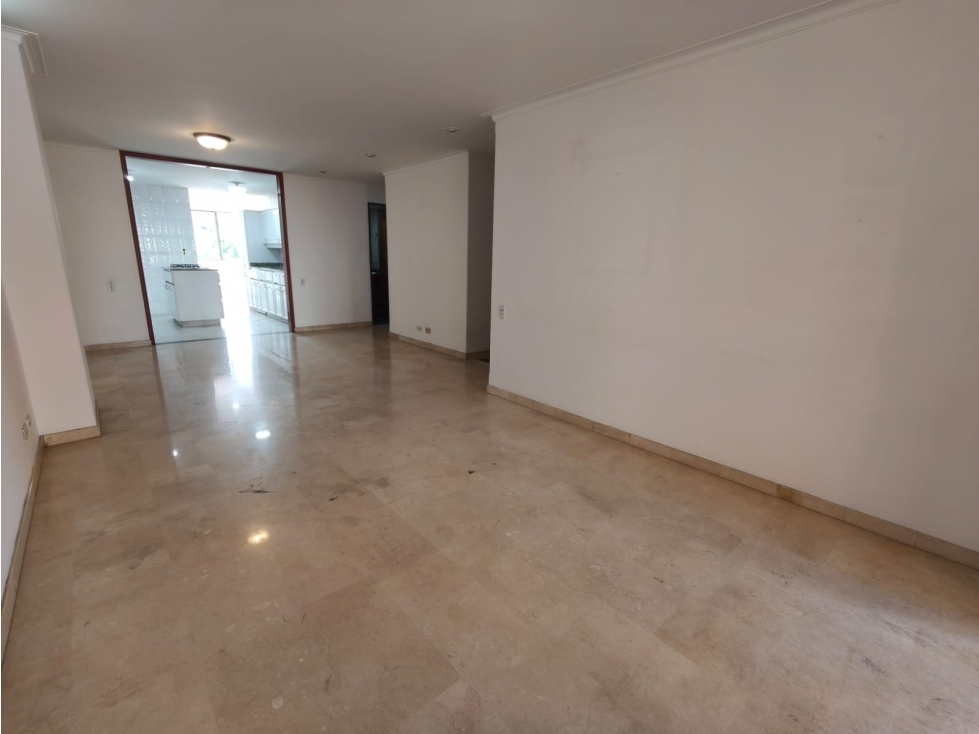 Apartamento Tradicional para Remodelar en Venta, Medellín, Laureles.