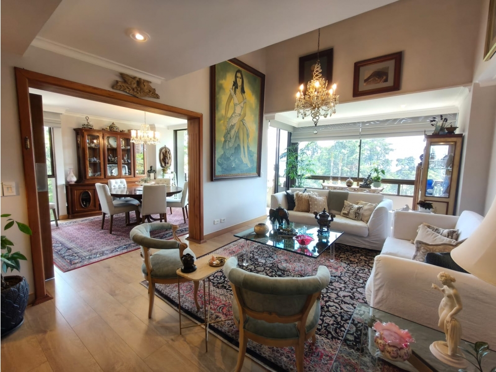 Apartamento duplex Remodelado Venta Poblado, por la loma del Tesoro.