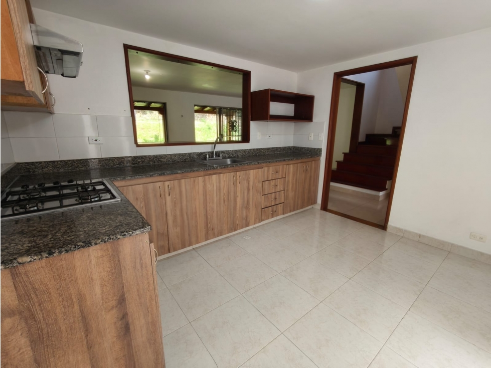 Casa de 2 Niveles en Arriendo Envigado Loma del Atravesado. — foto 6