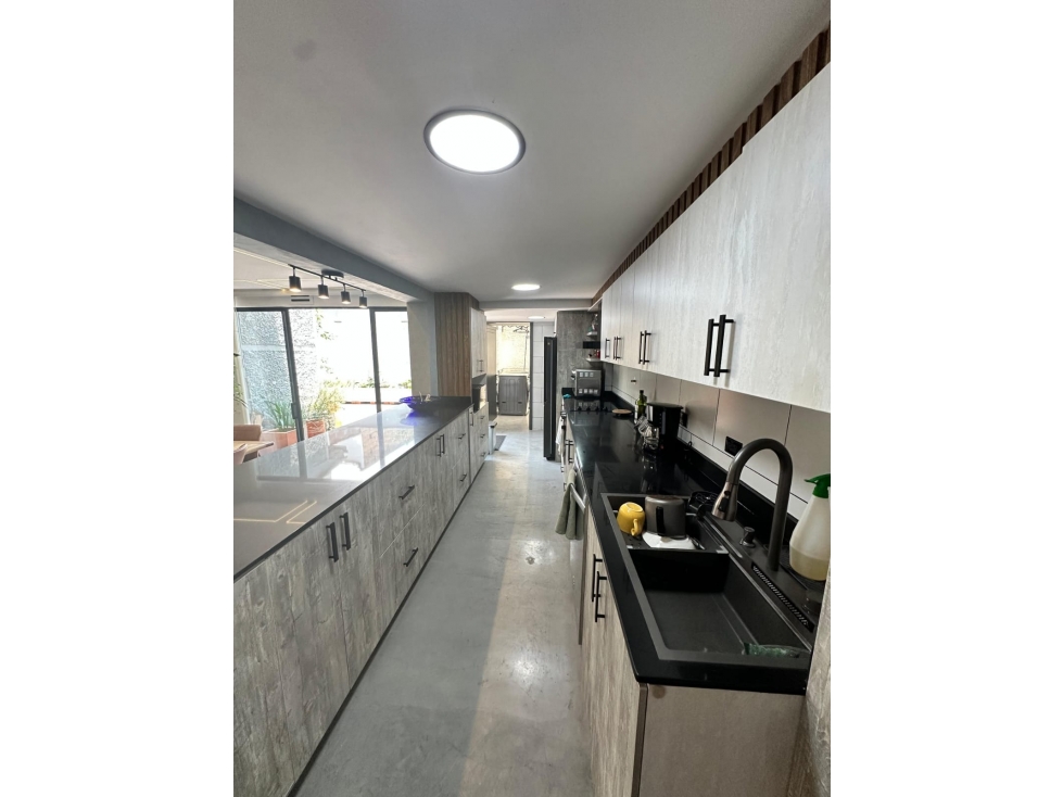 CASA INDEPENDIENTE REMODELADA en Venta, Medellín, Santa Mónica 200 m² — foto 6
