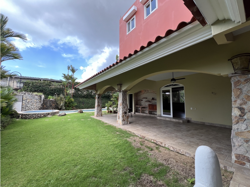 VENTA CASA 2 PISOS EN LOMA ALEGRE ALTOS DEL GOLF — foto 4