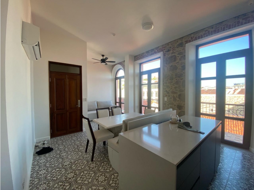 ALQUILER/ VENTA PLAZUELA ALFARO EN EDIFICIO CORDOVEZ