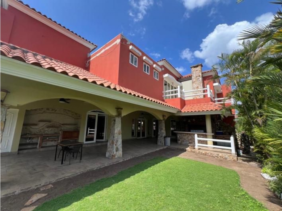 VENTA CASA 2 PISOS EN LOMA ALEGRE ALTOS DEL GOLF — foto 2