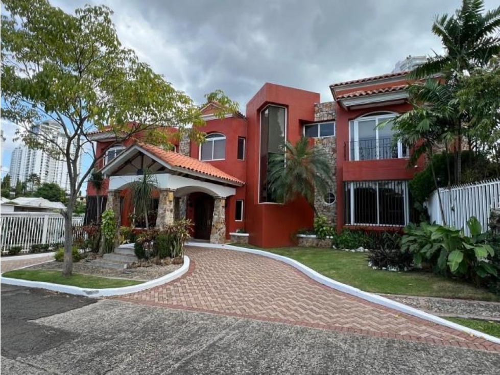 VENTA CASA 2 PISOS EN LOMA ALEGRE ALTOS DEL GOLF