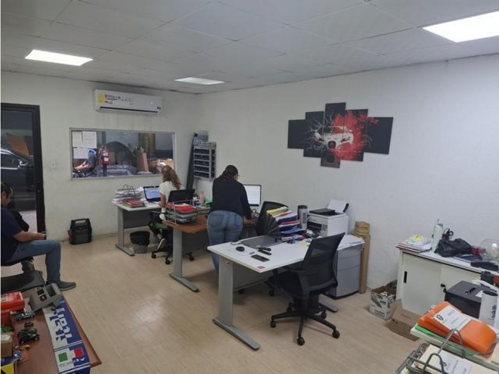 VENTA DE GALERA EN PARQUE LEFEVRE — foto 5