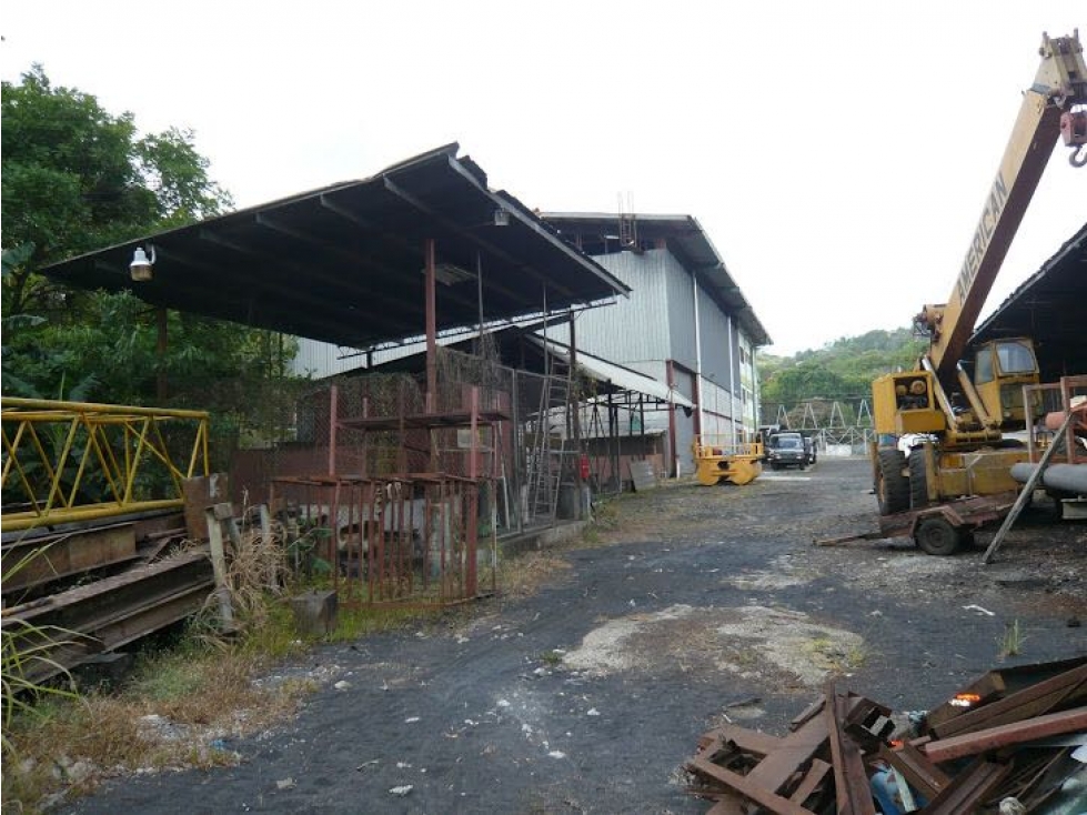 SE VENDE EDIFICIO COMERCIAL CON GALERA UBICADA EN CHILIBRE — foto 2