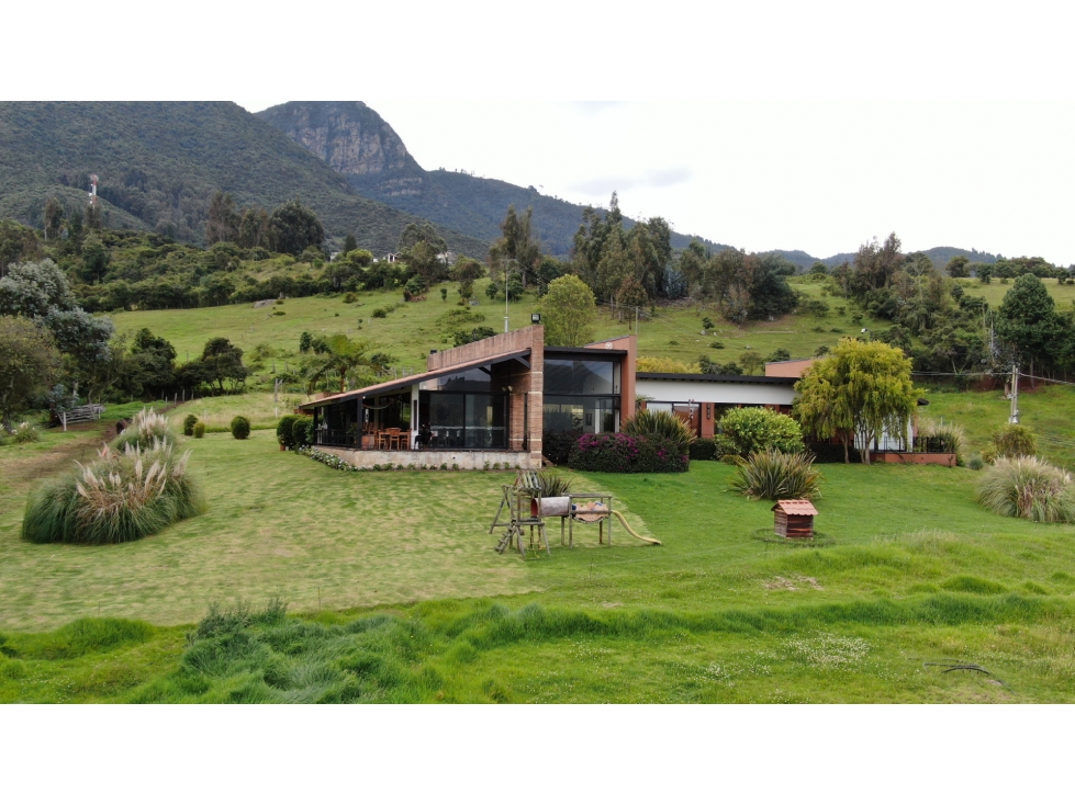 VENDO HERMOSA FINCA CON MODERNA CASA LAGO Y UNA SUPER UBICACION TENJO - 2