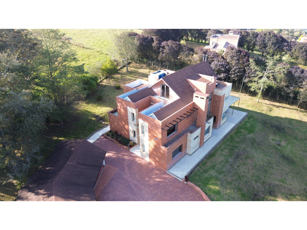 VENDO CASA CERROS DE YERBABUENA AMPLIOS ESPACIOS - 1