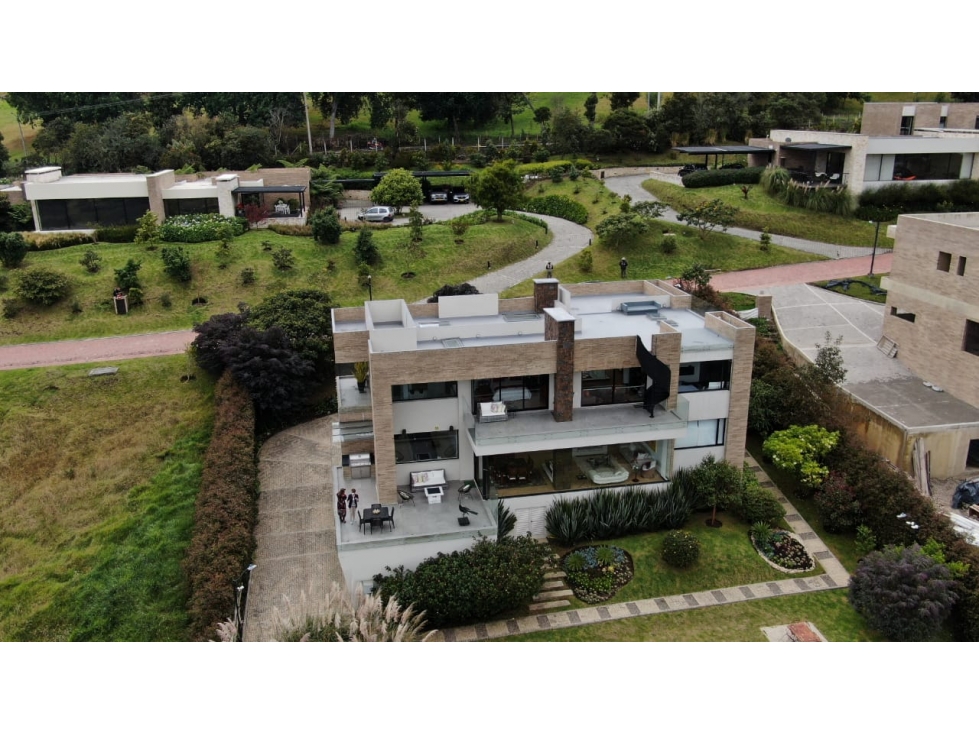 CASA EN VENTA YERBABONITA . ESPECTACULAR DISEÑO. MAGNIFICOS ACABADOS — foto 5