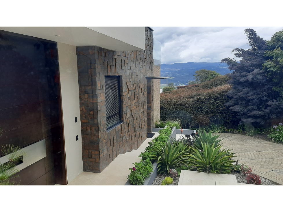 CASA EN VENTA YERBABONITA IMPECABLE DISEÑO MAGNIFICOS ACABADOS — foto 3