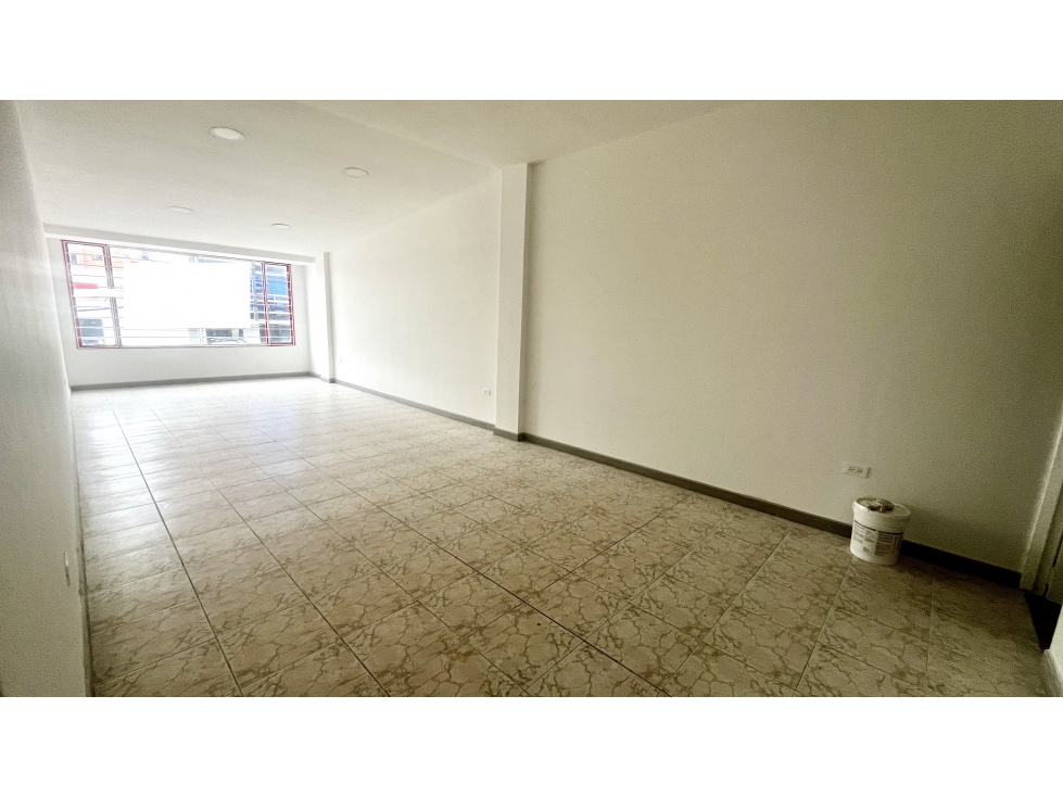 CEDRITOS 33m2 EXTERIOR Piso 2 FLUJO PEATONAL Y CARROS LOZA — foto 2