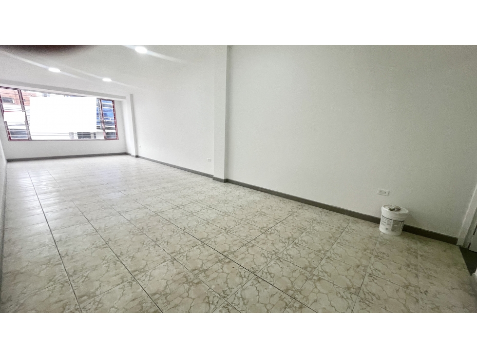 CEDRITOS 33m2 EXTERIOR Piso 2 FLUJO PEATONAL Y CARROS LOZA — foto 4