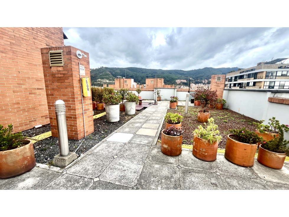 CEDRITOS EXTERIOR 105 m2 3 HAB 3 BAÑ 2 GJES EXTERIOR BALCON