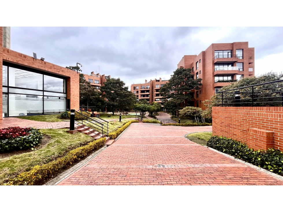 COLINA GRATAMIRA CONJUNTO CERRADO 4 ALC 4 GARAJES 320M2