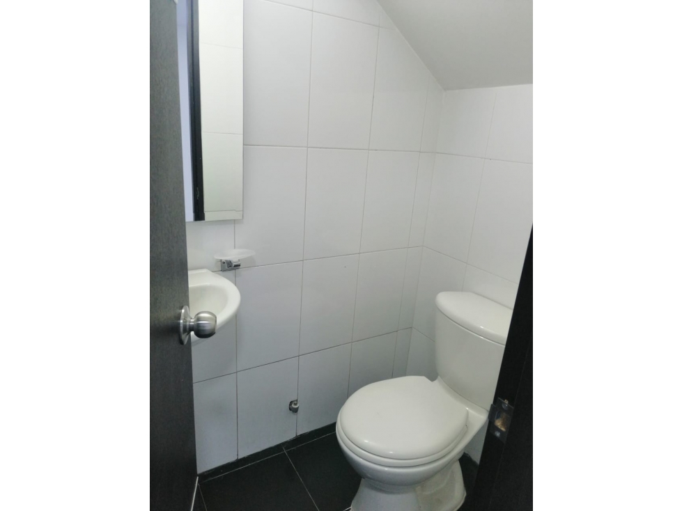 CEDRITOS 33m2 EXTERIOR Piso 2 FLUJO PEATONAL Y CARROS LOZA — foto 5