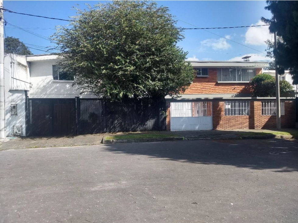 Oficina o local comercial EL POLO Casa dos niveles 234m2
