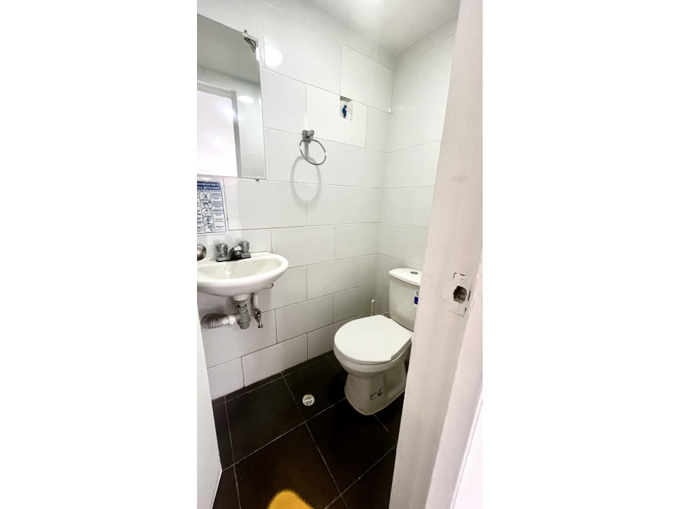 CEDRITOS 33m2 EXTERIOR Piso 2 FLUJO PEATONAL Y CARROS LOZA — foto 6