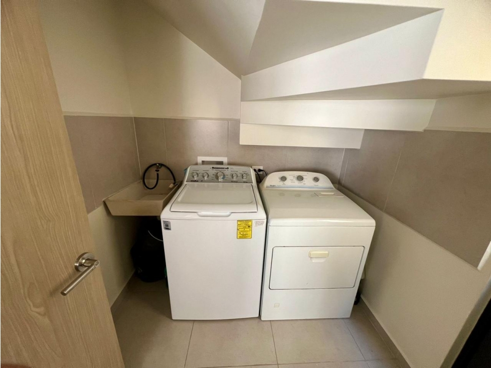 CASA EQUIPADA EN VENTA EN FERRARA, DOMINIO CUMBRES — foto 5