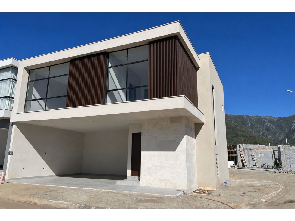 VENTA DE CASAS EQUIPADAS EN CARRETERA NACIONAL, EXCELENTE UBICACION