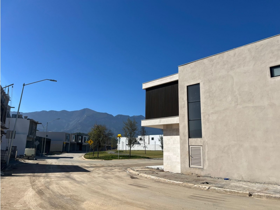 VENTA DE CASAS EQUIPADAS EN CARRETERA NACIONAL, EXCELENTE UBICACION — foto 2
