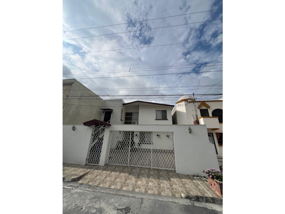 VENTA DE CASA EN JARDINES DE LA ROMA, MTY A POCOS MINUTOS DEL TEC