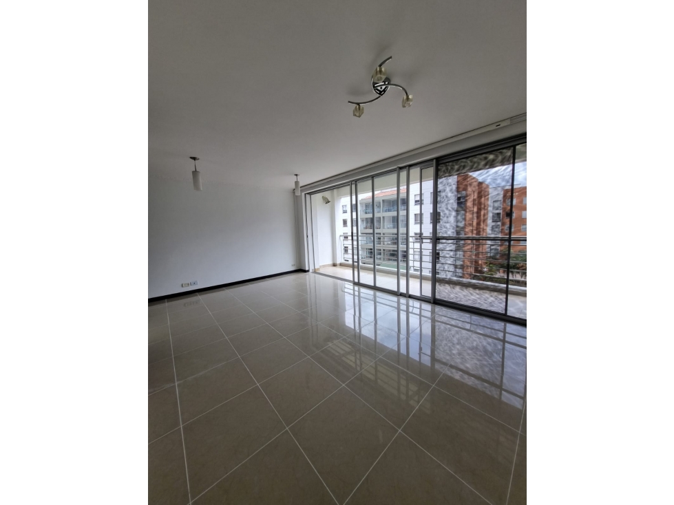 ALQUILO HERMOSO APARTAMENTO EN PANCE SUR DE CALI 5TO PISO — foto 3