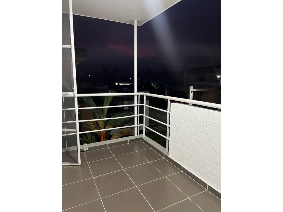 ARRIENDO CASA ROBLES DEL CASTILLO - 4