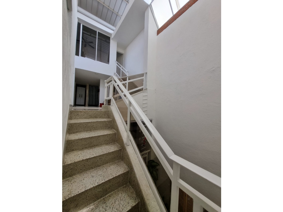 VENDO CASA PARA INVERSION BARRIO MIRAFLORES — foto 2