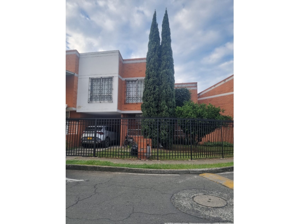 VENDO CASA 2 PLANTAS SUR DE CALI BARRIO CANEY