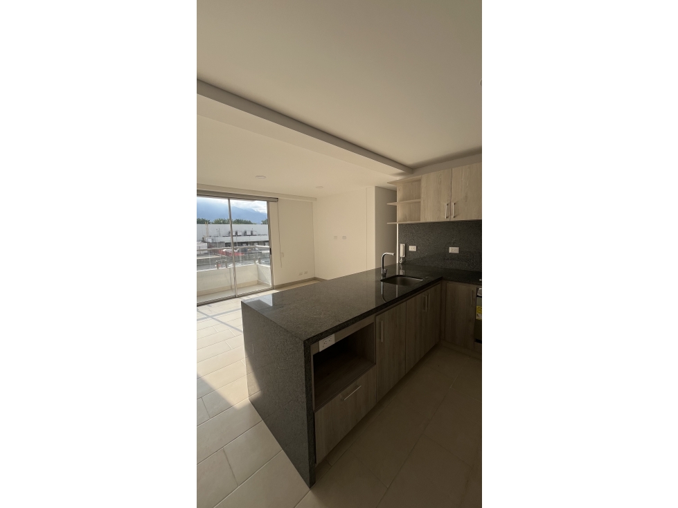 ALQUILO APARTAMENTO 4TO PISO CON PARQUEADERO Y DEPOSITO — foto 5