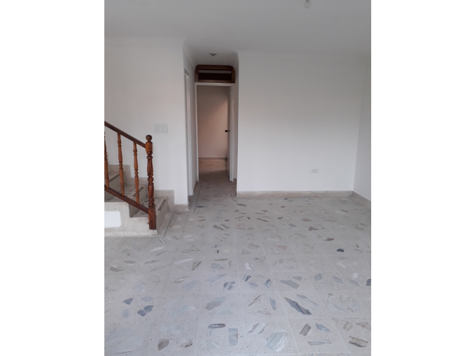 SE VENDE CASA DE 3 PISOS CON 2 APARTAMENTOS INDEPENDIENTES EN CALI — foto 2