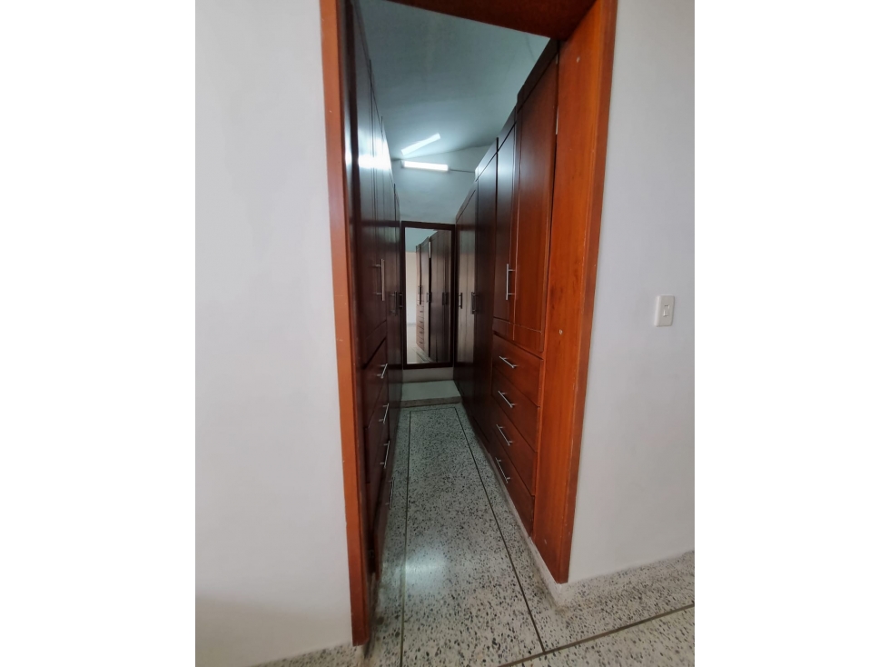 VENDO CASA PARA INVERSION BARRIO MIRAFLORES — foto 6