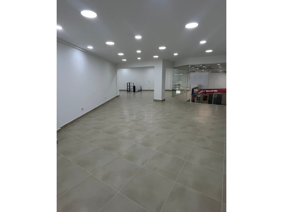 Local de 2 pisos en Cosmocentro Cali Esquinero y con Alta Exposición — foto 4