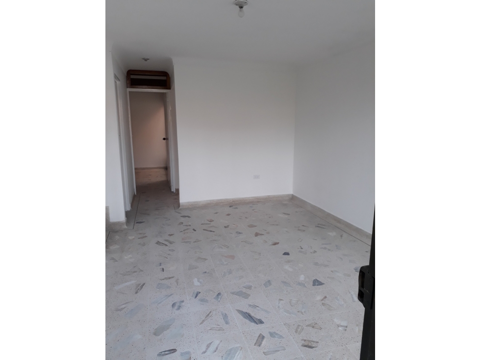 SE VENDE CASA DE 3 PISOS CON 2 APARTAMENTOS INDEPENDIENTES EN CALI — foto 3