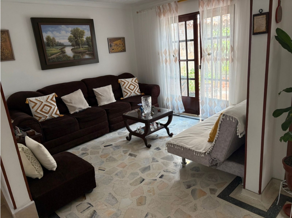 Venta Casa Independiente 2 Niveles en el sur Barrio Camino Real — foto 3