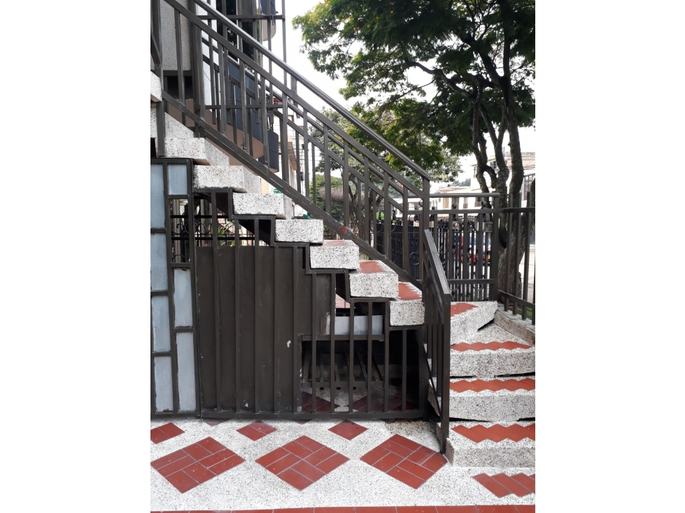 SE VENDE CASA DE 3 PISOS CON 2 APARTAMENTOS INDEPENDIENTES EN CALI — foto 4
