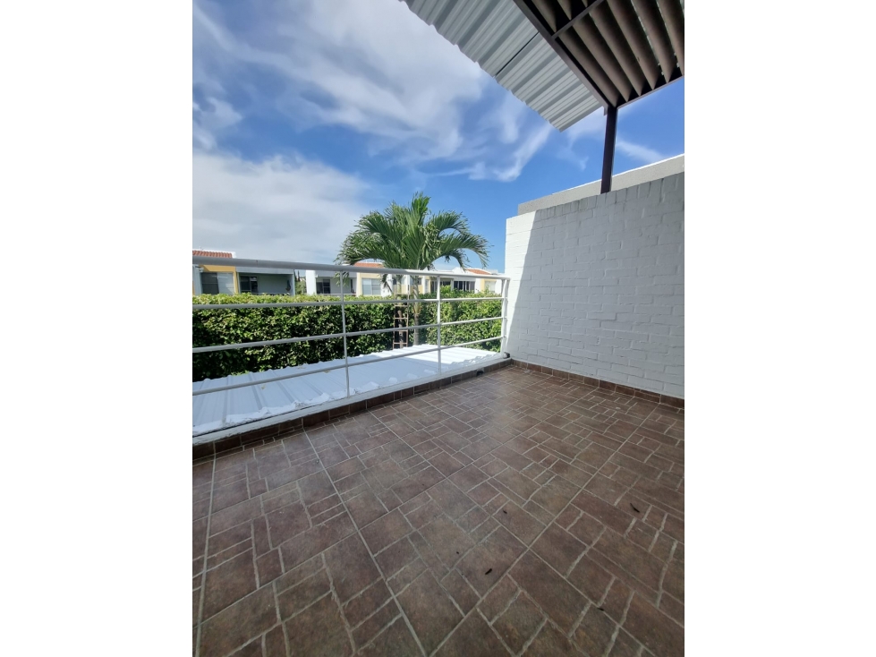 ARRIENDO CASA ROBLES DEL CASTILLO - 3