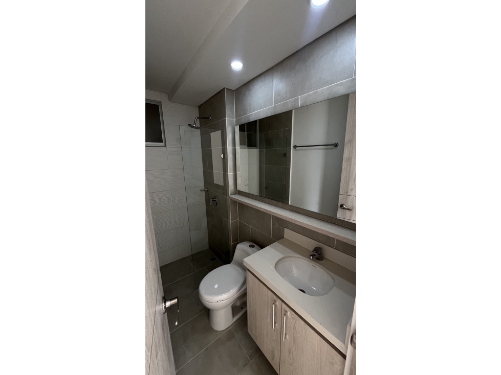 ALQUILO APARTAMENTO 4TO PISO CON PARQUEADERO Y DEPOSITO — foto 6