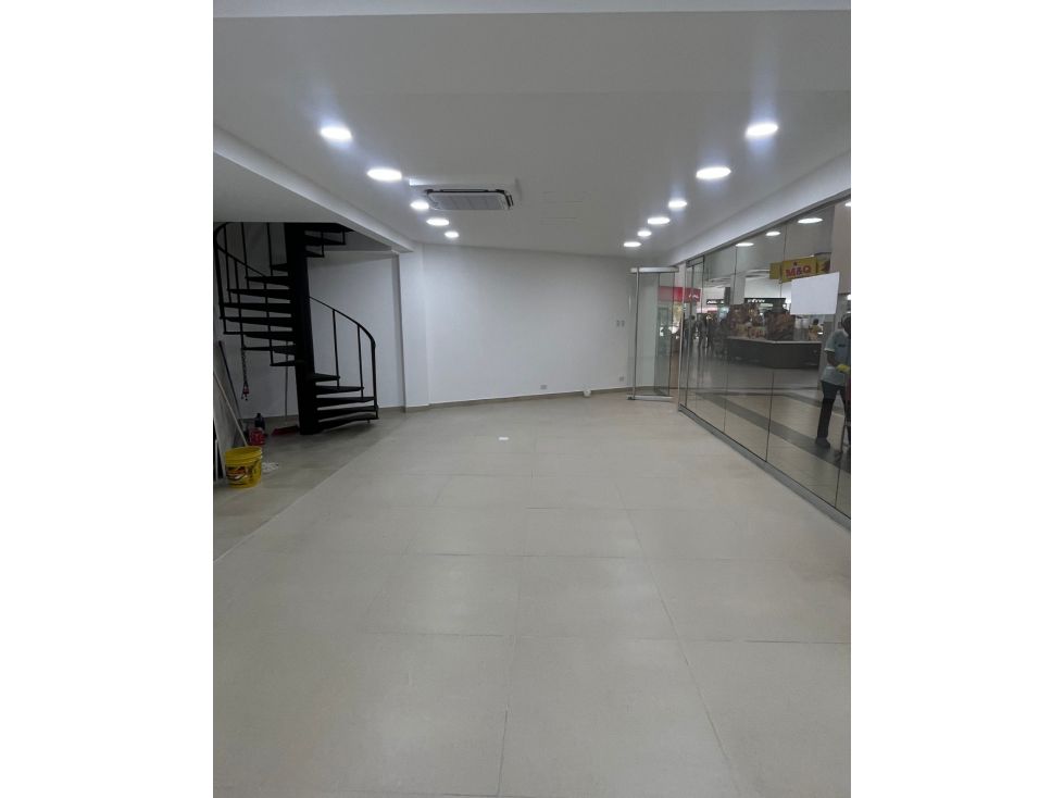 Local de 2 pisos en Cosmocentro Cali Esquinero y con Alta Exposición — foto 6