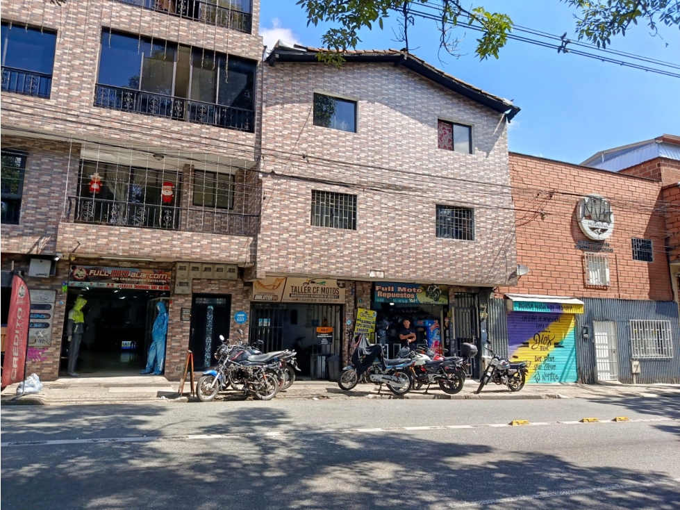 Edificio de 3 niveles En La América En Venta