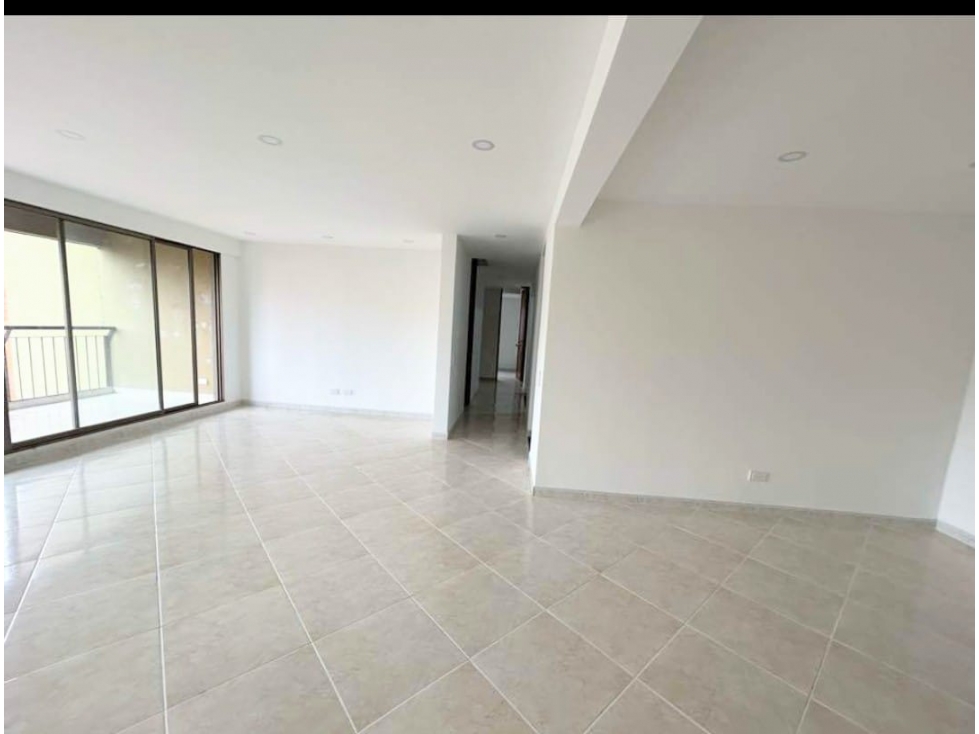 Amplio apartamento en Venta sector Loma de Benedictinos