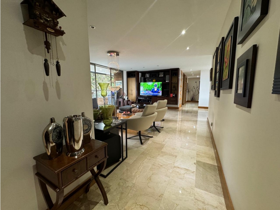 Apartamento en Centro Comercial El Tesoro en venta
