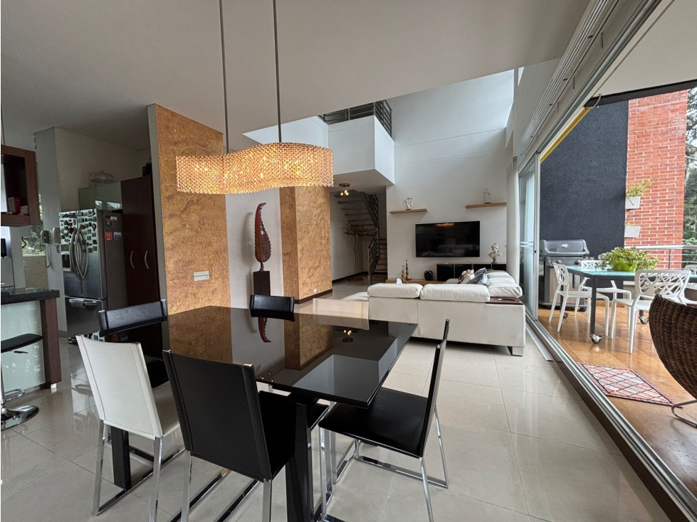 Apartamento duplex con vista verde, sector Tesoro - Poblado — foto 3