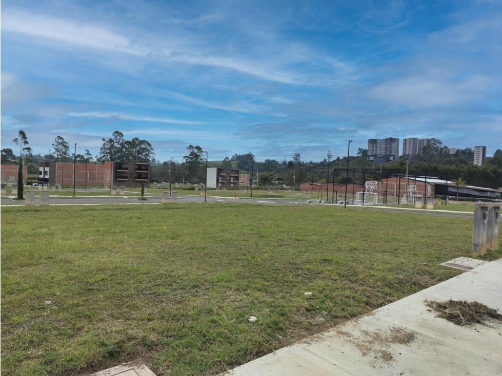 Venta de lote - Unidad cerrada en Marinilla